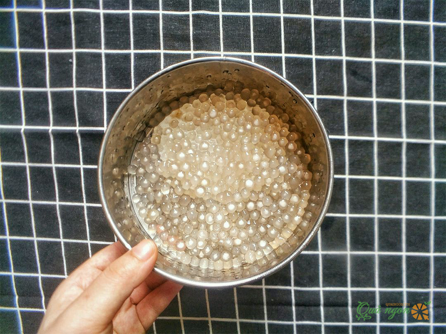 vớt ra thau nước lạnh