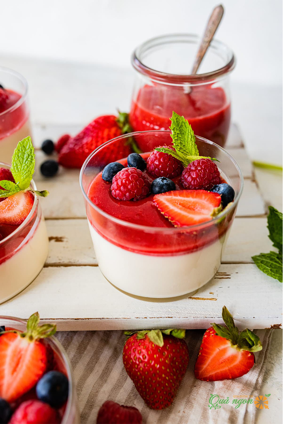 Tráng miệng với công thức Panna Cotta quả mọng dễ dàng