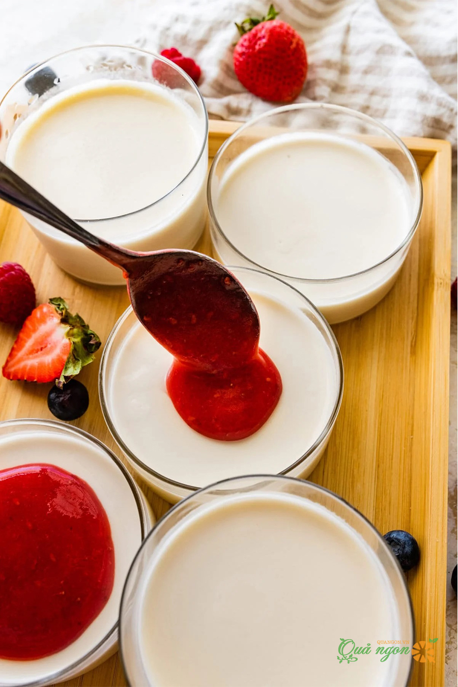 Tráng miệng với công thức Panna Cotta quả mọng dễ dàng