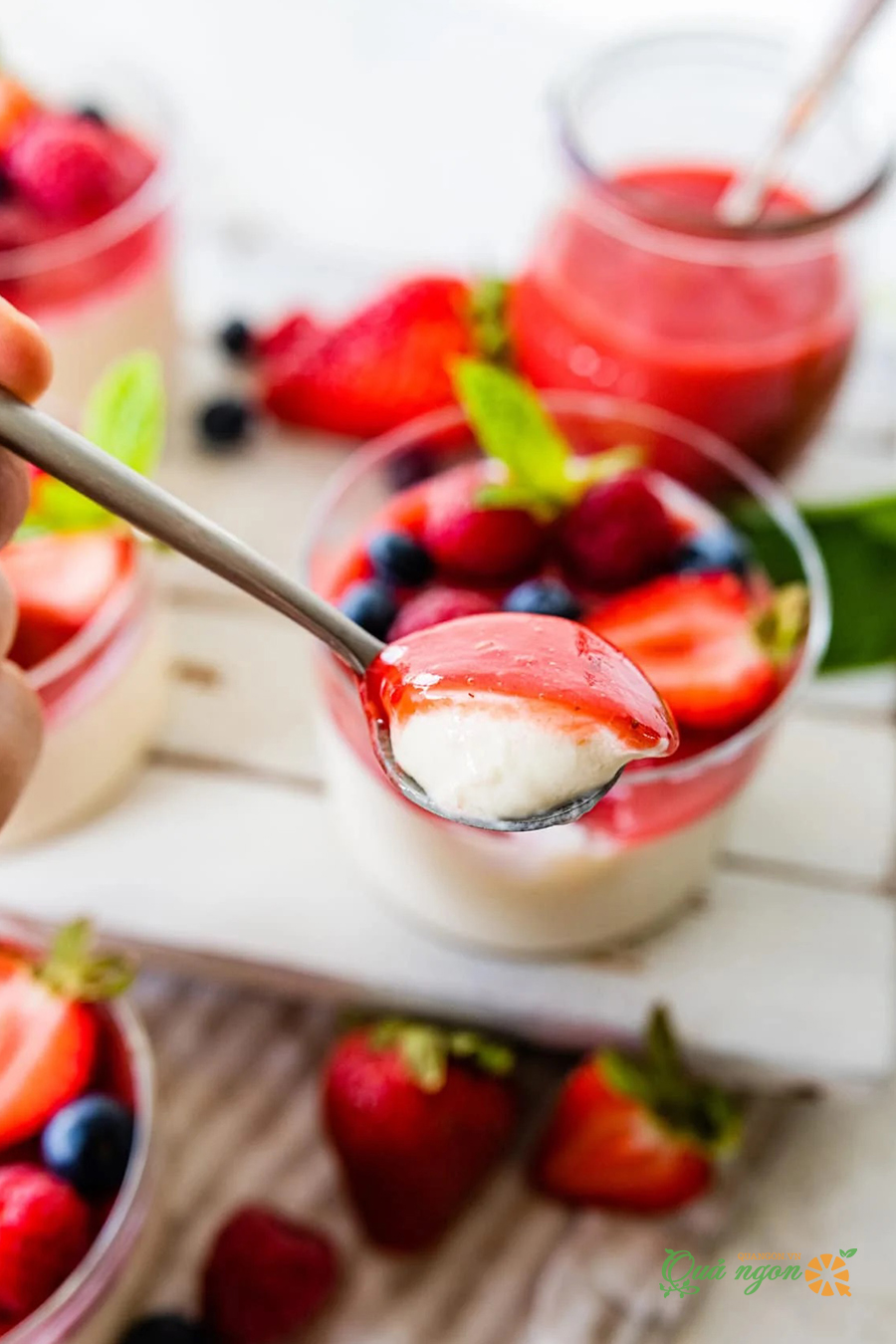 Tráng miệng với công thức Panna Cotta quả mọng dễ dàng