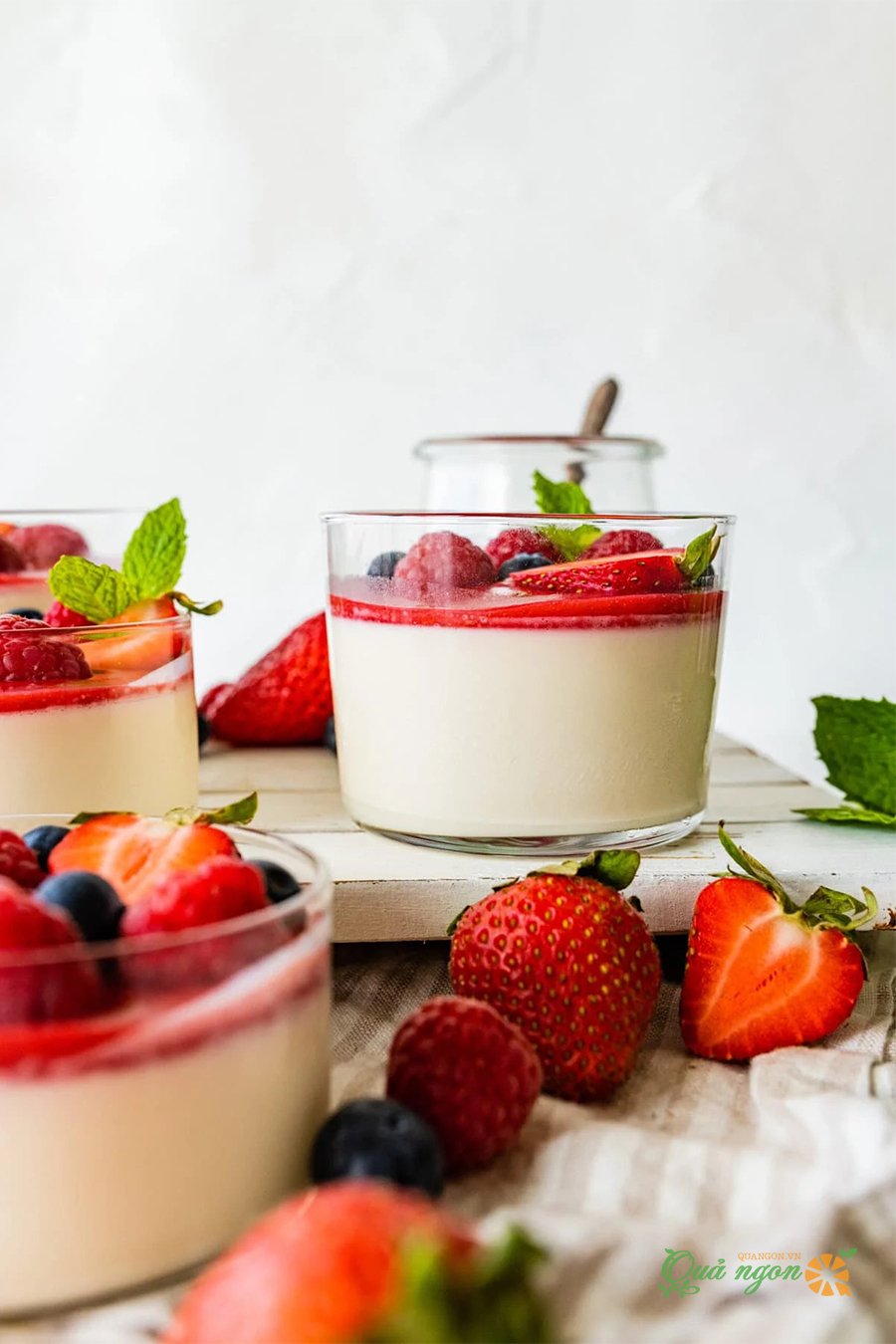 Tráng miệng với công thức Panna Cotta quả mọng dễ dàng